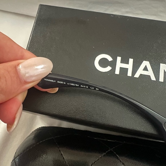 CHANEL SUNGLASSES - Picture 2 of 6